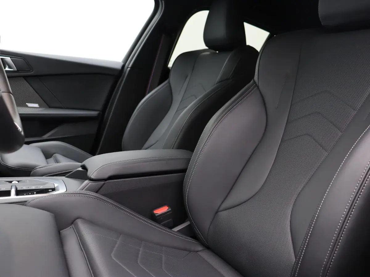 120 M Sportpakket Pro | Premium Pack | Achteruitrijcamera | Driving Assistant | Harman Kardon | 18''
