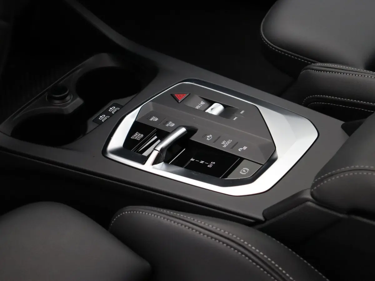 120 M Sportpakket Pro | Premium Pack | Achteruitrijcamera | Driving Assistant | Harman Kardon | 18''