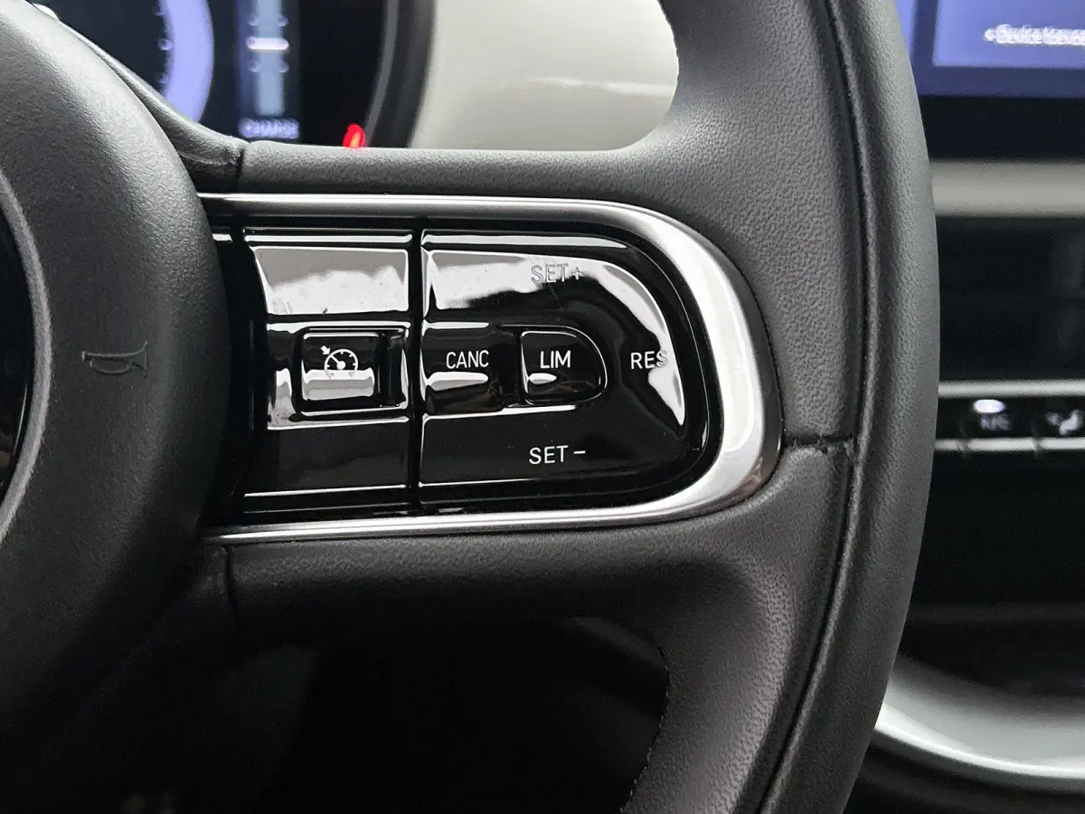 118pk Icon 42 kWh Automaat | ACCU 96% | Apple Carplay/Android Auto | Armsteun | Camera | Climate Control | Cruise Control | StoelVerwarming | Isofix | Parkeersensoren | DAB Radio |