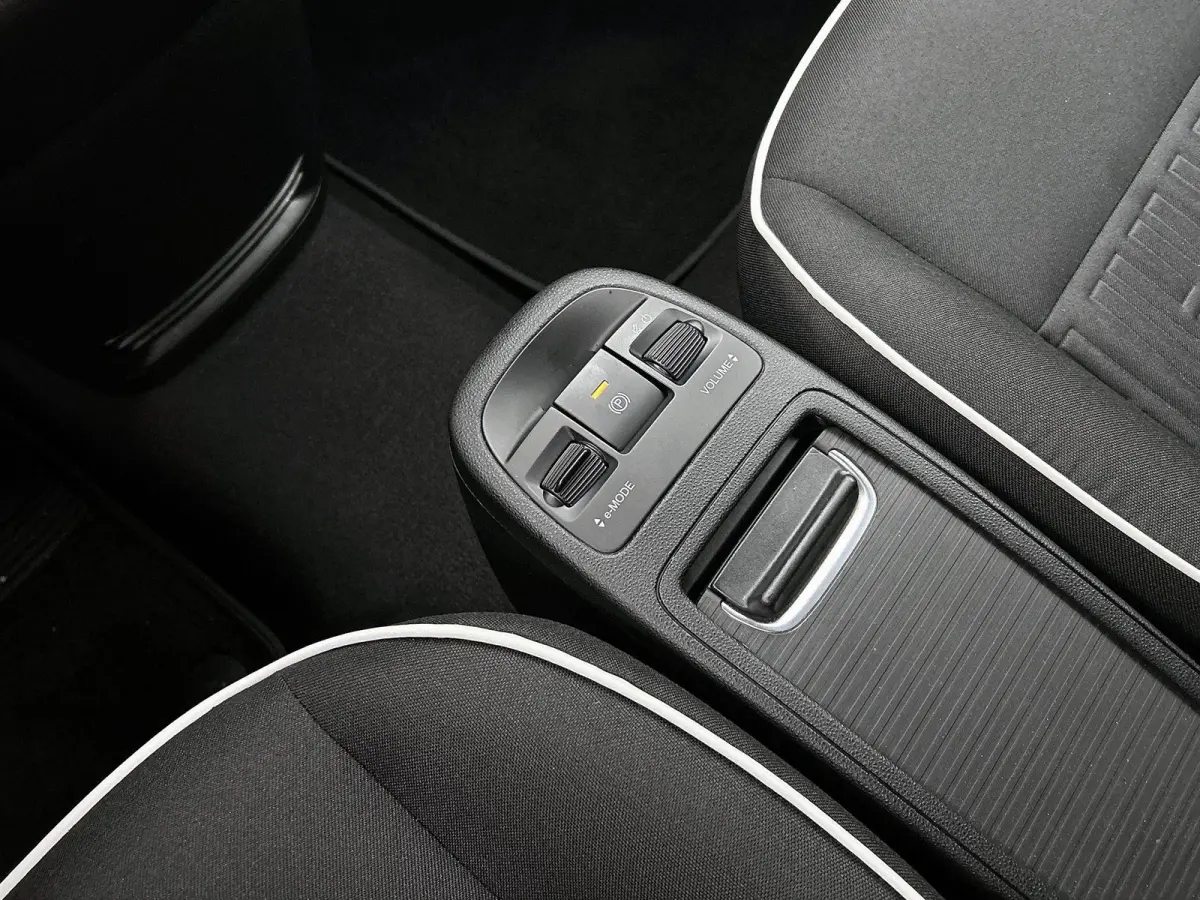 118pk Icon 42 kWh Automaat | ACCU 96% | Apple Carplay/Android Auto | Armsteun | Camera | Climate Control | Cruise Control | StoelVerwarming | Isofix | Parkeersensoren | DAB Radio |