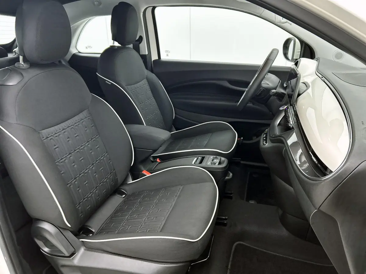 118pk Icon 42 kWh Automaat | ACCU 96% | Apple Carplay/Android Auto | Armsteun | Camera | Climate Control | Cruise Control | StoelVerwarming | Isofix | Parkeersensoren | DAB Radio |