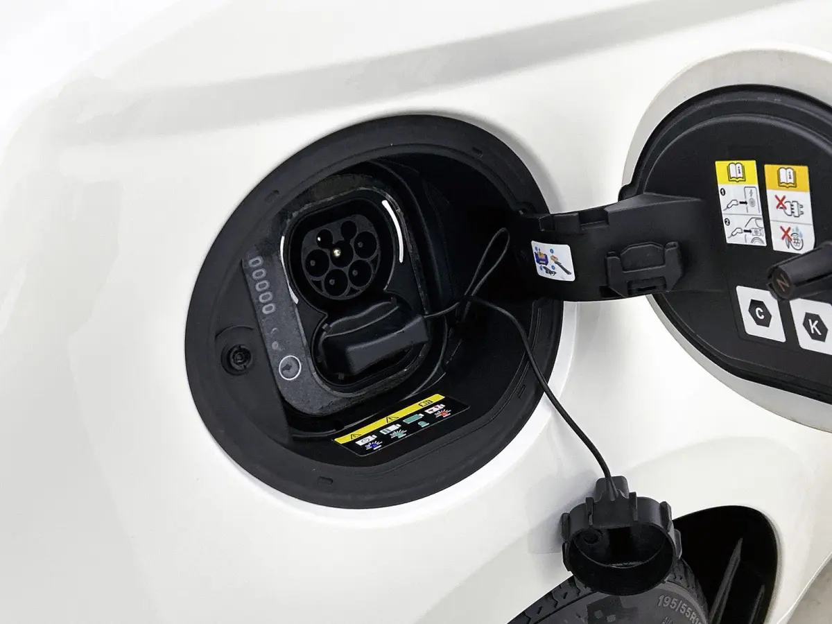 118pk Icon 42 kWh Automaat | ACCU 96% | Apple Carplay/Android Auto | Armsteun | Camera | Climate Control | Cruise Control | StoelVerwarming | Isofix | Parkeersensoren | DAB Radio |