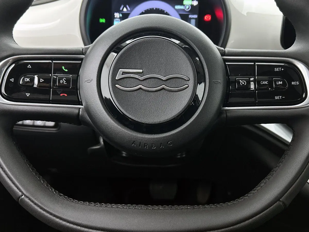 118pk Icon 42 kWh Automaat | ACCU 96% | Apple Carplay/Android Auto | Armsteun | Camera | Climate Control | Cruise Control | StoelVerwarming | Isofix | Parkeersensoren | DAB Radio |