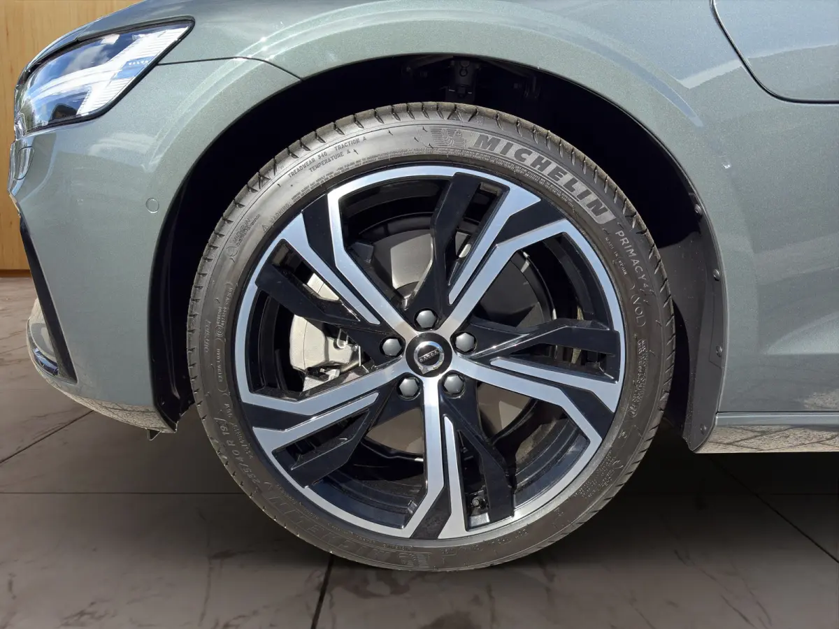 2.0 T6 Plug-in hybrid AWD Ultra Dark | Bower & Wilkins | Massage stoelen voor | 360 Camera | Schuifkanteldak | 19inch velgen |