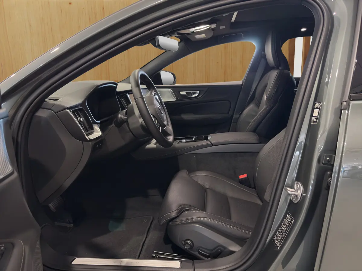 2.0 T6 Plug-in hybrid AWD Ultra Dark | Bower & Wilkins | Massage stoelen voor | 360 Camera | Schuifkanteldak | 19inch velgen |
