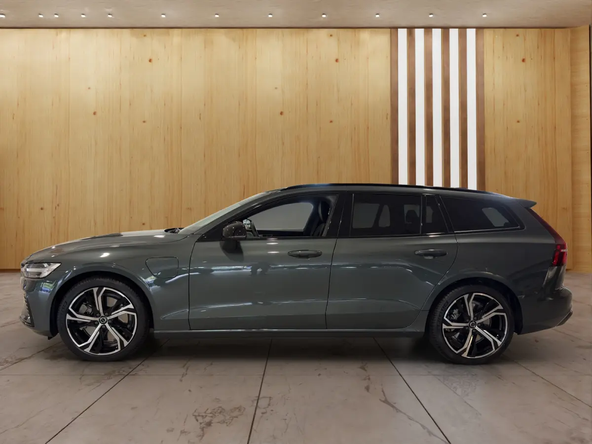 2.0 T6 Plug-in hybrid AWD Ultra Dark | Bower & Wilkins | Massage stoelen voor | 360 Camera | Schuifkanteldak | 19inch velgen |