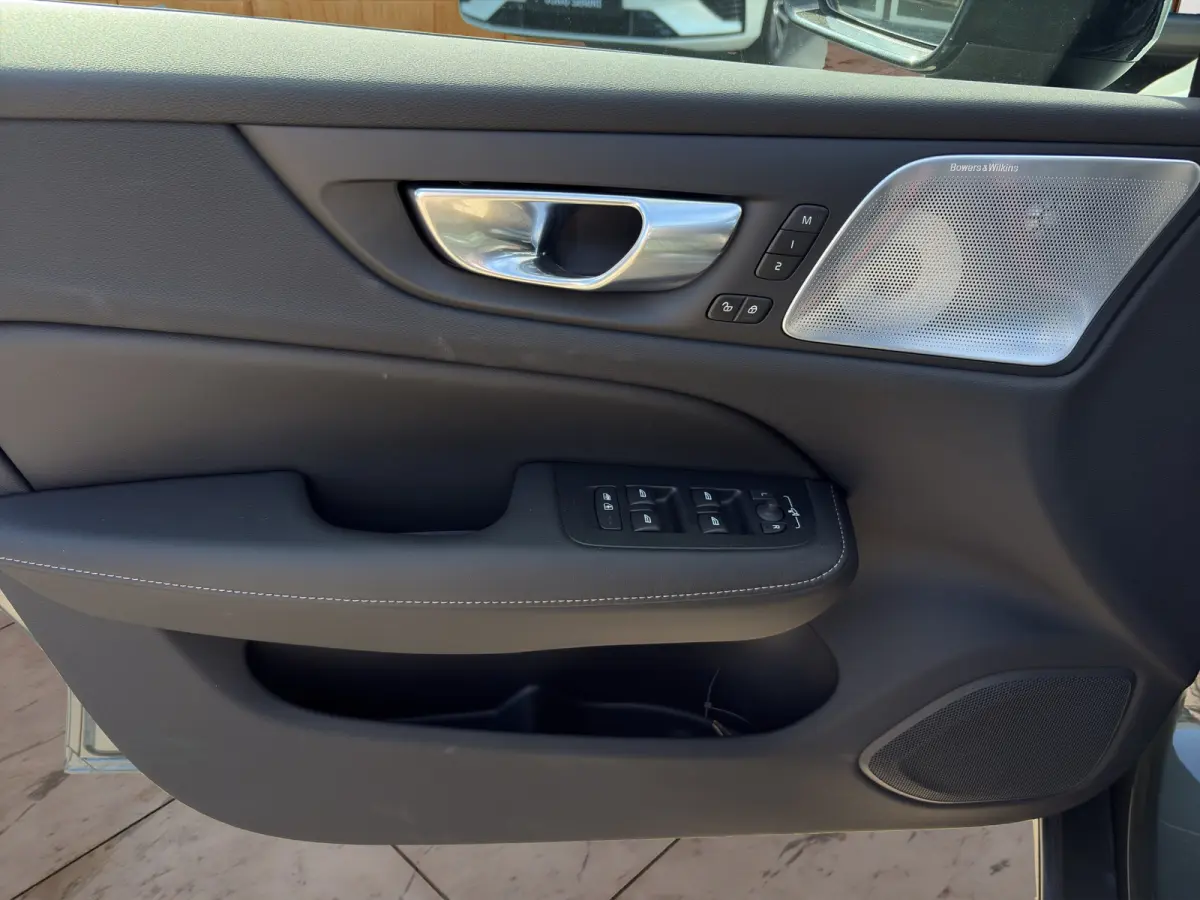 2.0 T6 Plug-in hybrid AWD Ultra Dark | Bower & Wilkins | Massage stoelen voor | 360 Camera | Schuifkanteldak | 19inch velgen |