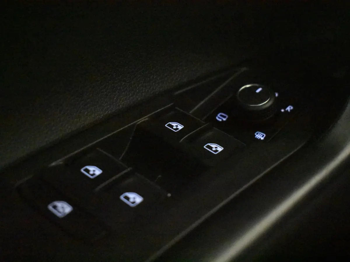 1.0 TSI Life Edition l IQ Light l Matrix LED l Dodehoek Assistent l Elektr. Inklap. Spiegels l Parkeersensoren l Groot Digital Dash l Cruise contr Adapt | Climate contr | 16"LMV