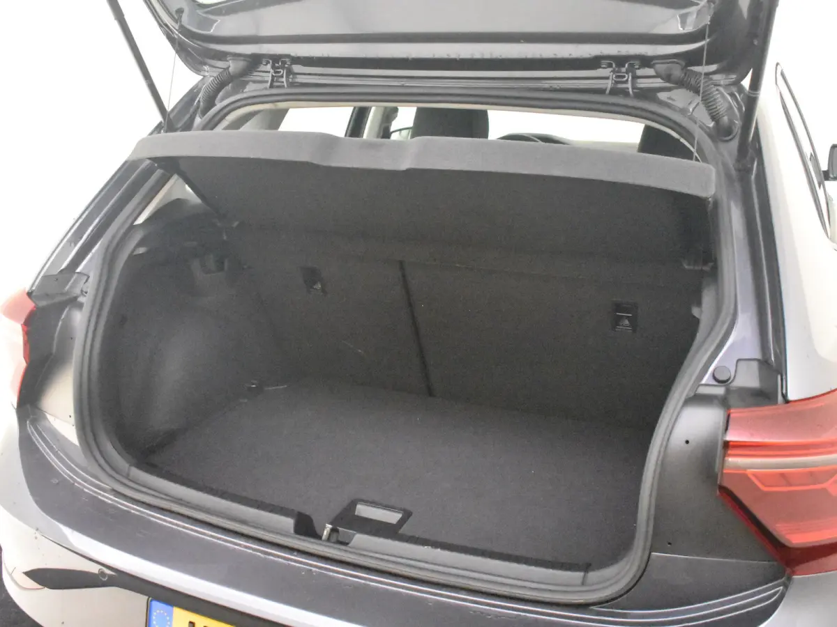 1.0 TSI Life Edition l IQ Light l Matrix LED l Dodehoek Assistent l Elektr. Inklap. Spiegels l Parkeersensoren l Groot Digital Dash l Cruise contr Adapt | Climate contr | 16"LMV