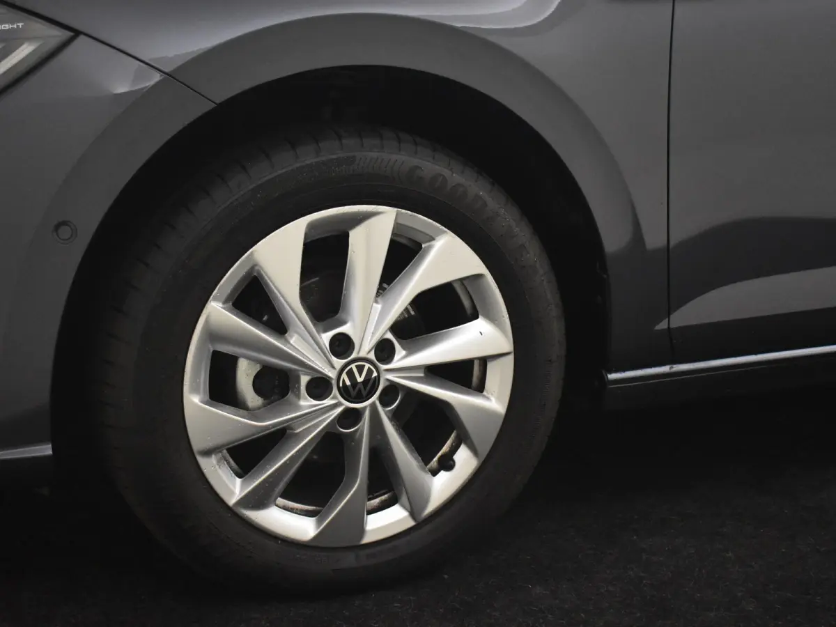 1.0 TSI Life Edition l IQ Light l Matrix LED l Dodehoek Assistent l Elektr. Inklap. Spiegels l Parkeersensoren l Groot Digital Dash l Cruise contr Adapt | Climate contr | 16"LMV