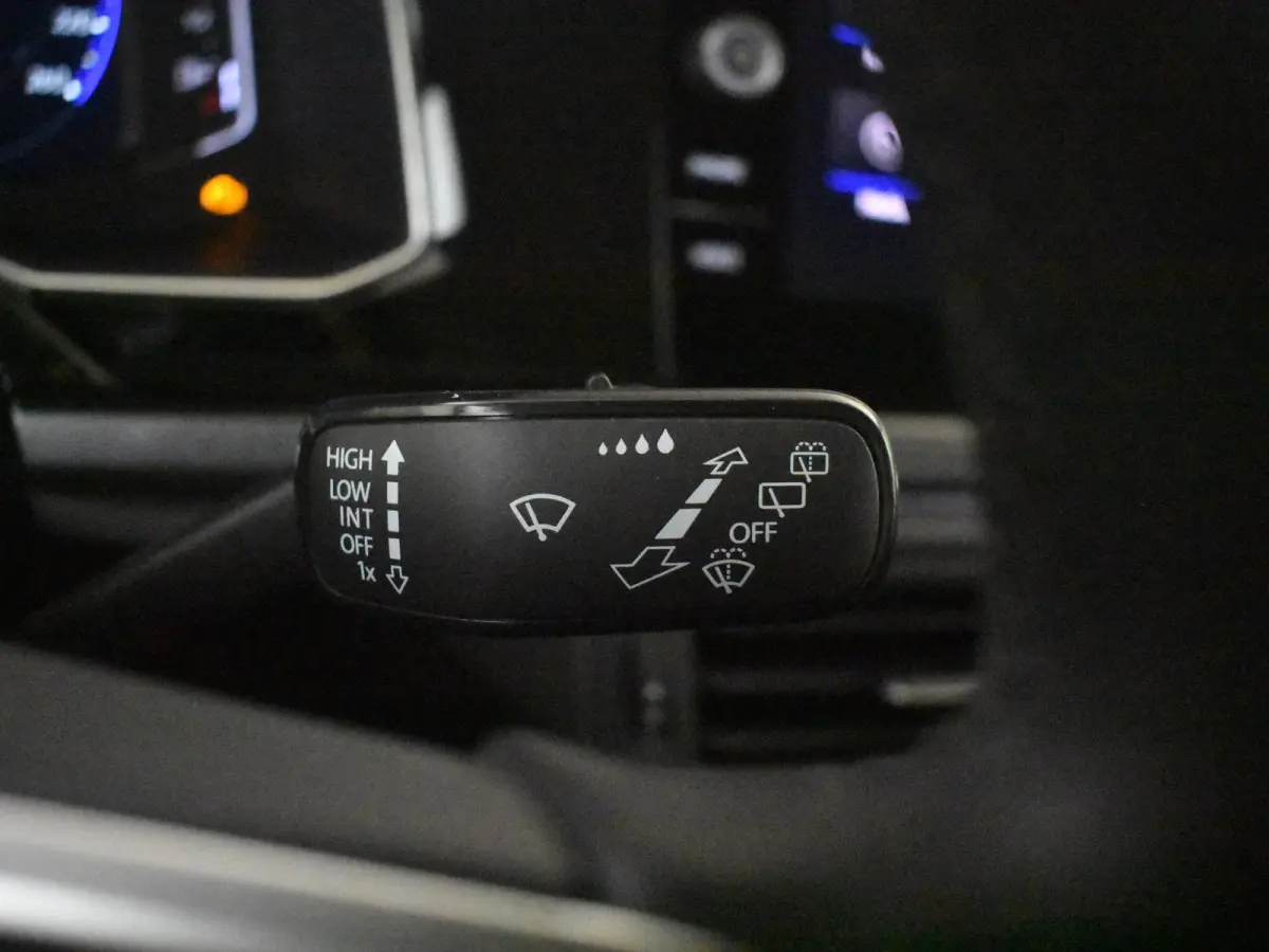 1.0 TSI Life Edition l IQ Light l Matrix LED l Dodehoek Assistent l Elektr. Inklap. Spiegels l Parkeersensoren l Groot Digital Dash l Cruise contr Adapt | Climate contr | 16"LMV