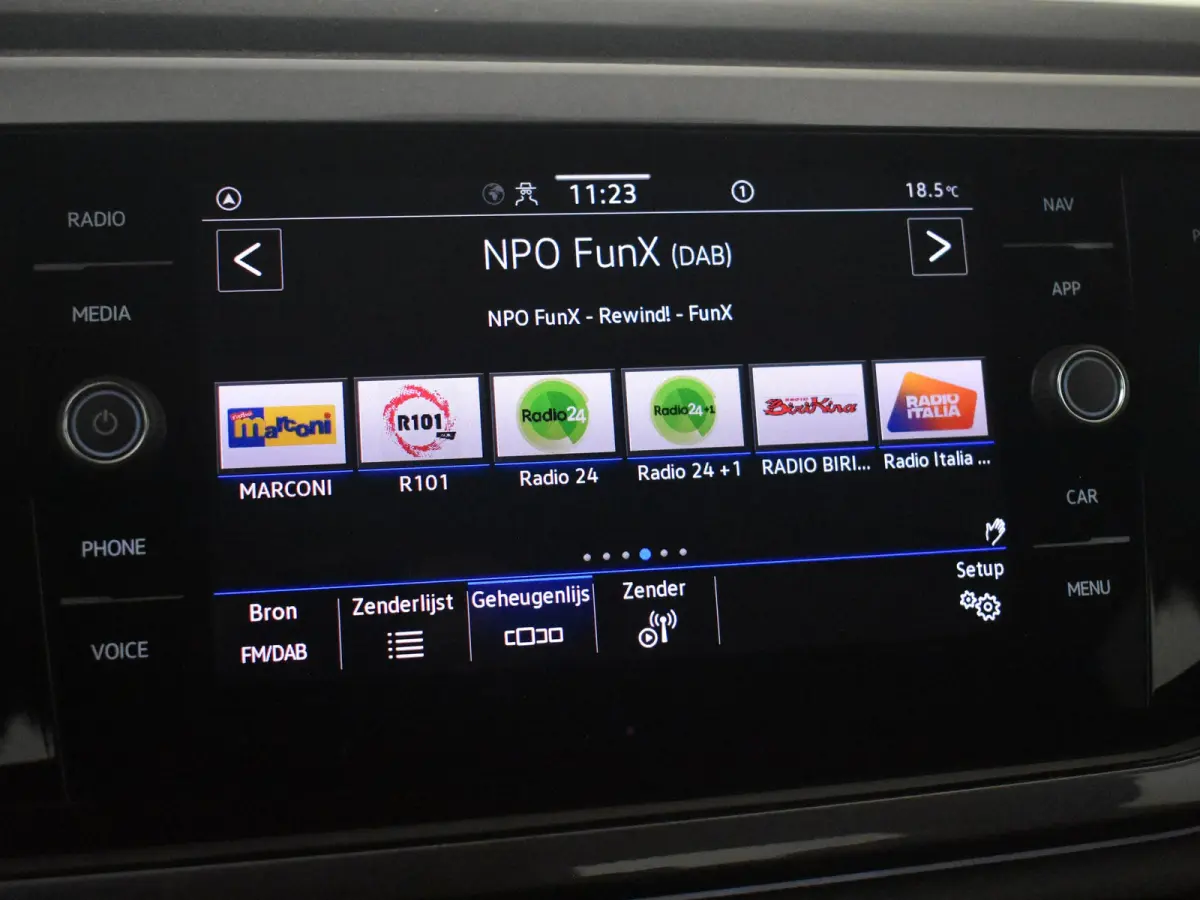 1.0 TSI Life Edition l IQ Light l Matrix LED l Dodehoek Assistent l Elektr. Inklap. Spiegels l Parkeersensoren l Groot Digital Dash l Cruise contr Adapt | Climate contr | 16"LMV