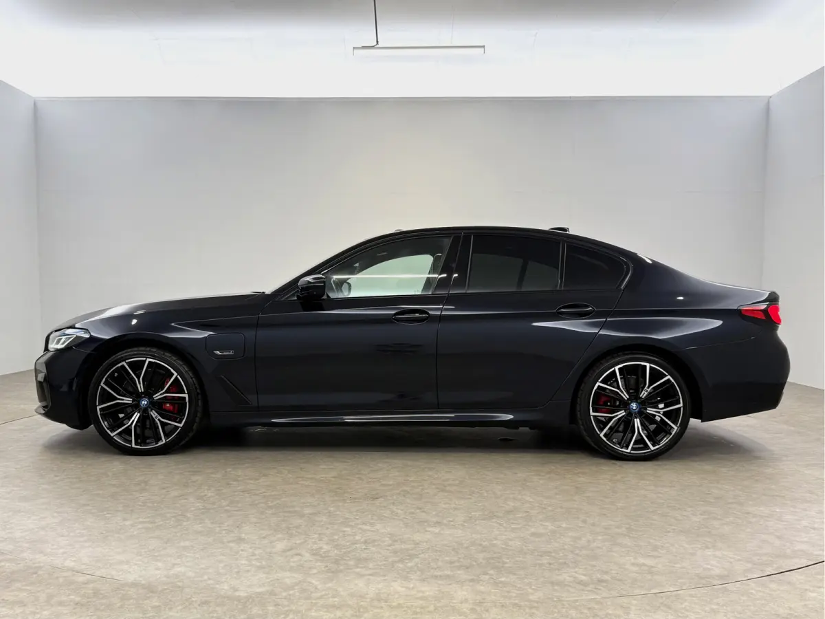 520e Business Edition Plus M-Sport | Pano | Virtual | HuD | BMW Laser | 360° | Memory | Sfeer | Carplay
