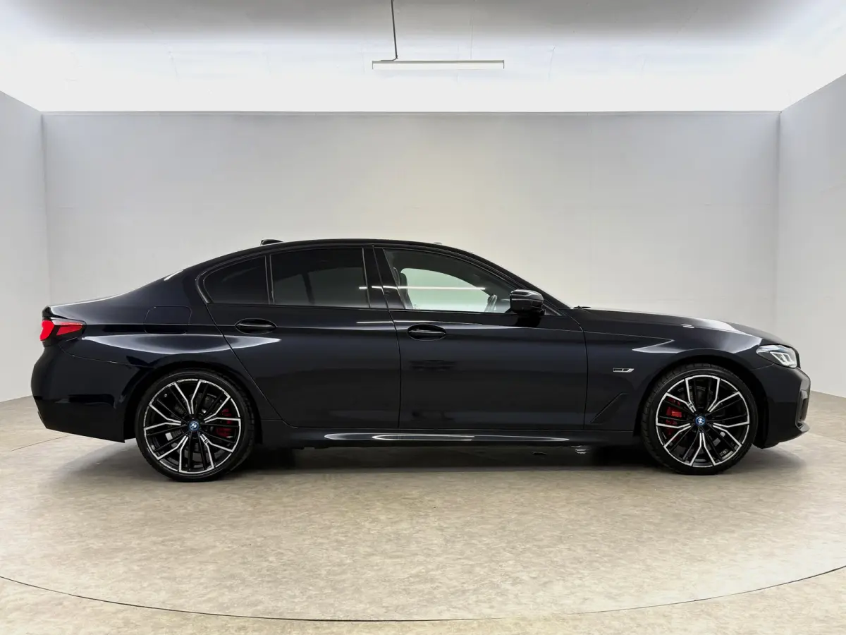 520e Business Edition Plus M-Sport | Pano | Virtual | HuD | BMW Laser | 360° | Memory | Sfeer | Carplay