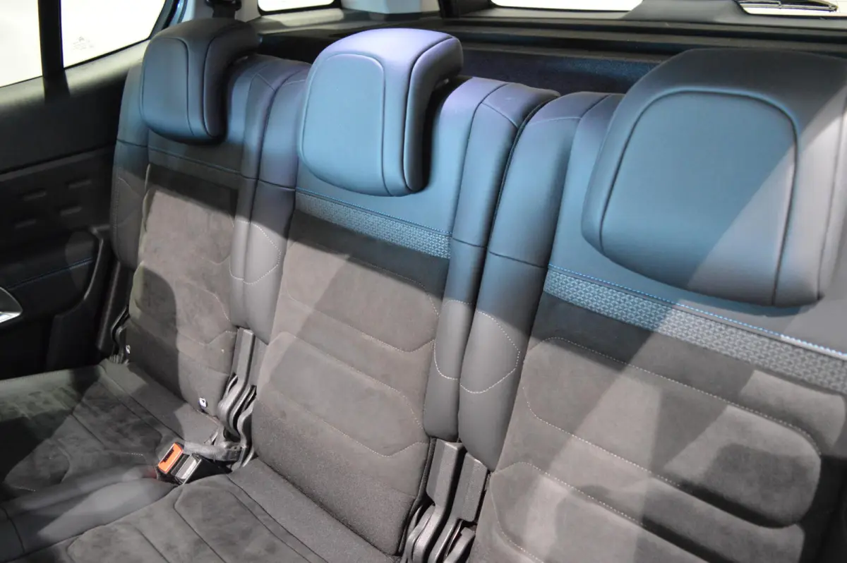1.6 Plug-in Hybrid 225 Business Plus - TREKHAAK - SCHUIF/KANTELDAK - FULL OPTIONS!
