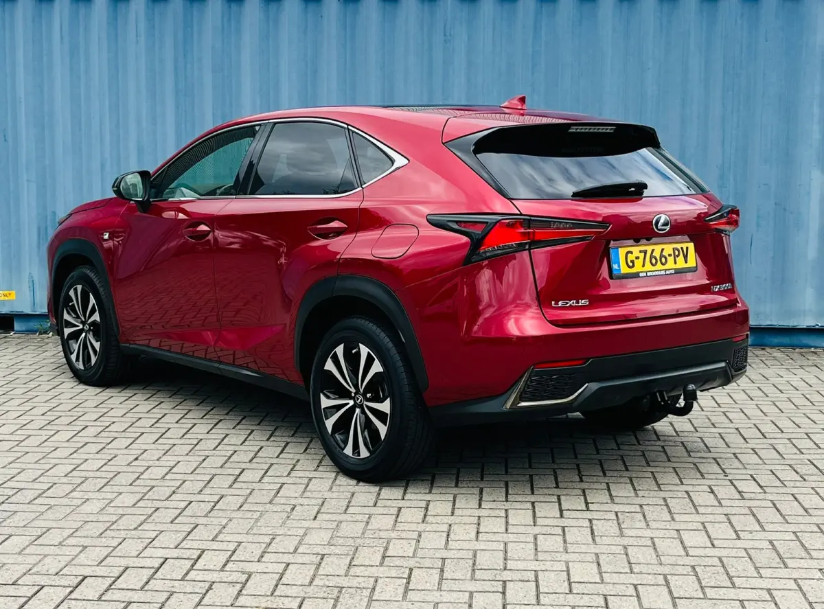 300h AWD F Sport Line Trekhaak | Lederen bekleding | Elektrisch verstelbare stoelen en stuur | Panoramadak