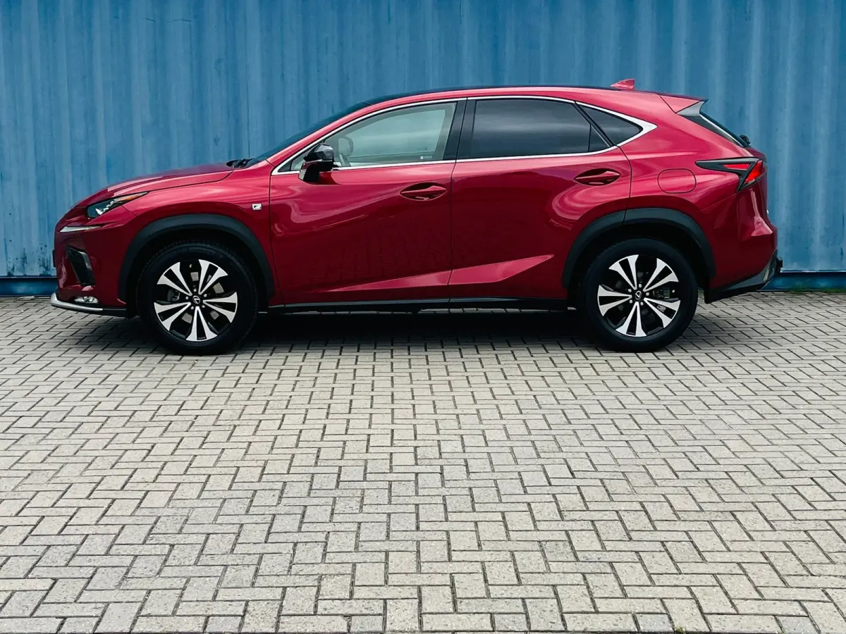 300h AWD F Sport Line Trekhaak | Lederen bekleding | Elektrisch verstelbare stoelen en stuur | Panoramadak