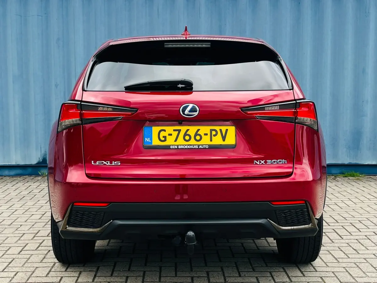 300h AWD F Sport Line Trekhaak | Lederen bekleding | Elektrisch verstelbare stoelen en stuur | Panoramadak