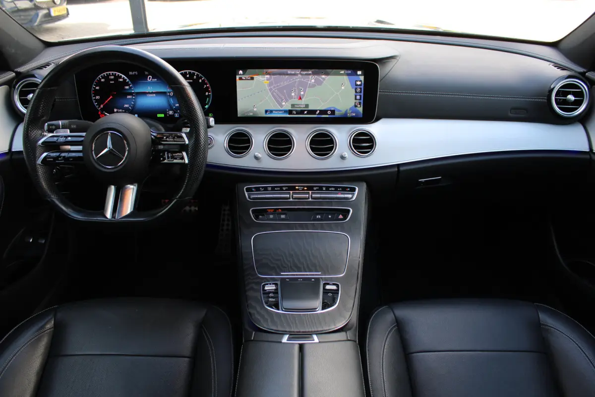 300e AMG Line NIGHT PAKKET PANORAMADAK LEDER MEMORY BURMESTER 360-CAMERA KEY-LESS GO <<NL AUTO>>