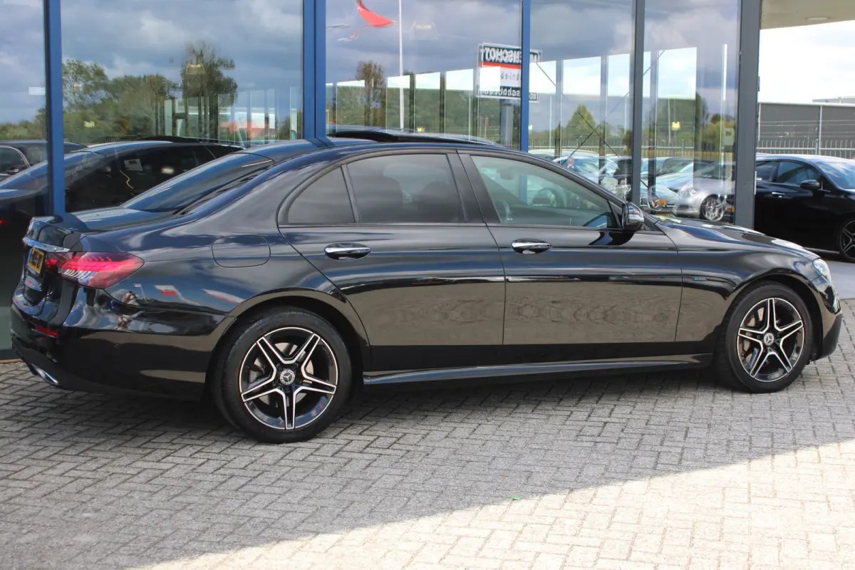 300e AMG Line NIGHT PAKKET PANORAMADAK LEDER MEMORY BURMESTER 360-CAMERA KEY-LESS GO <<NL AUTO>>