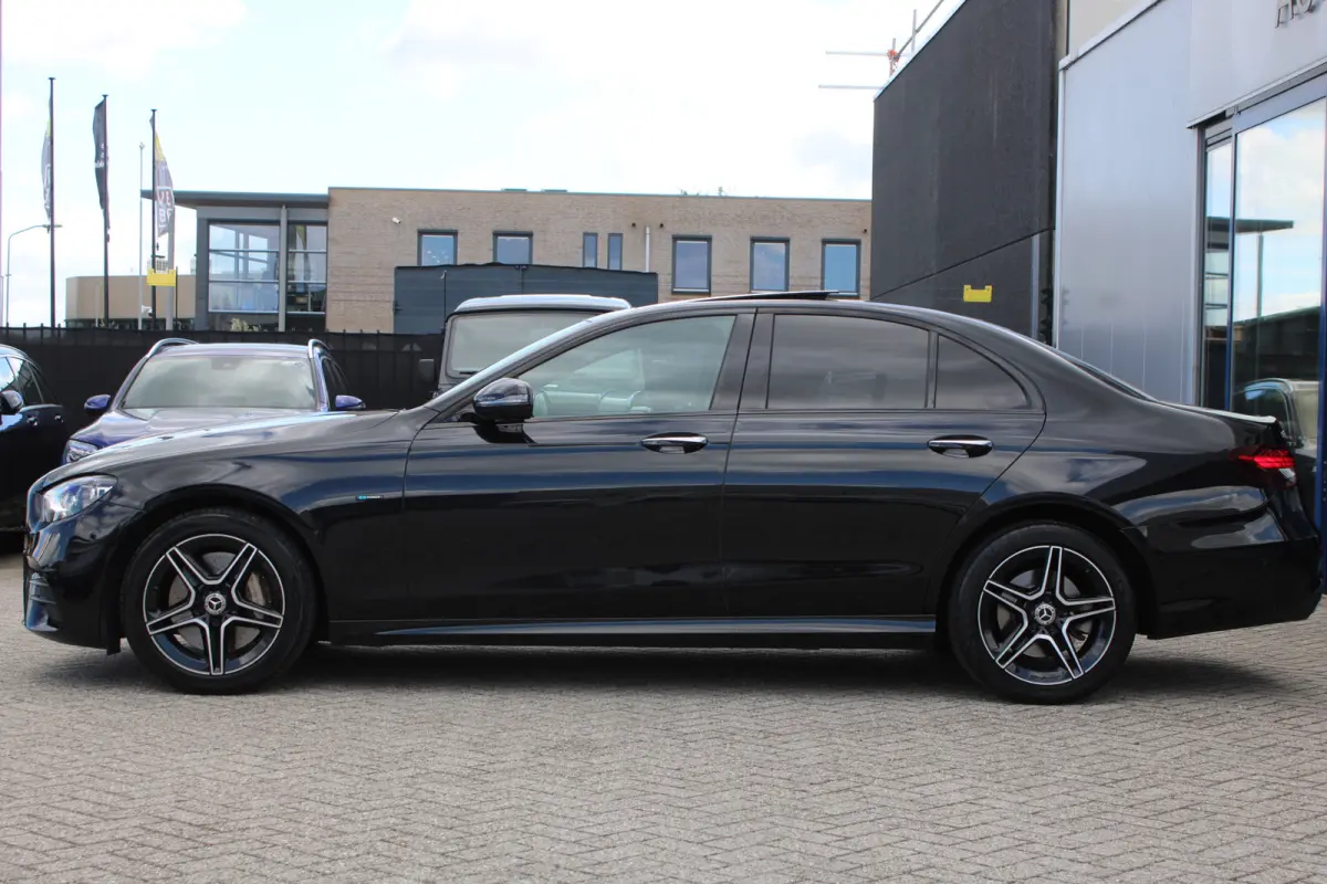 300e AMG Line NIGHT PAKKET PANORAMADAK LEDER MEMORY BURMESTER 360-CAMERA KEY-LESS GO <<NL AUTO>>