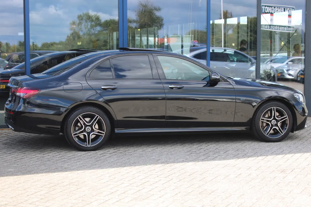 300e AMG Line NIGHT PAKKET PANORAMADAK LEDER MEMORY BURMESTER 360-CAMERA KEY-LESS GO <<NL AUTO>>
