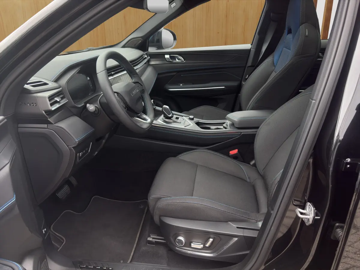 1.5 | Zwarte Hemel | BLIS | 360 Camera | Panoramadak | Keyless Start / Entry | Voorstoelen Verwarmd |