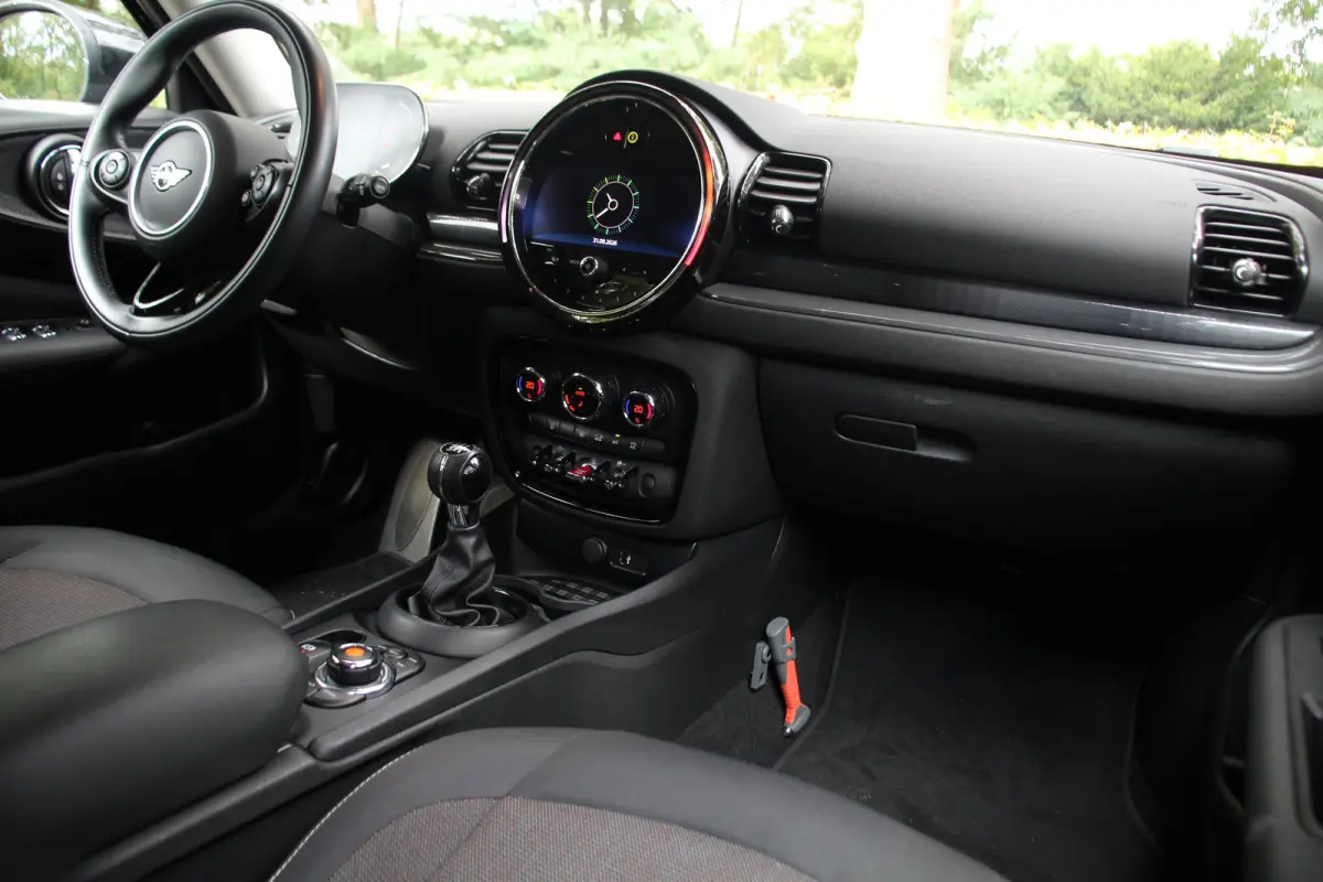1.5 Cooper Business Edition | NL-AUTO! | CRUISE | PARK SENS | NAVI | CLIMA | APPLE CARPLAY/ANDROID AUTO | 17" LMV