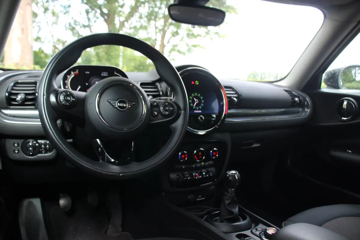 1.5 Cooper Business Edition | NL-AUTO! | CRUISE | PARK SENS | NAVI | CLIMA | APPLE CARPLAY/ANDROID AUTO | 17" LMV