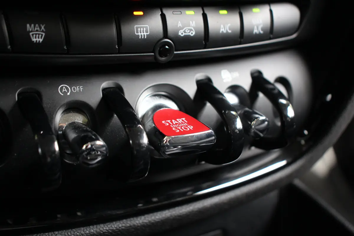 1.5 Cooper Business Edition | NL-AUTO! | CRUISE | PARK SENS | NAVI | CLIMA | APPLE CARPLAY/ANDROID AUTO | 17" LMV