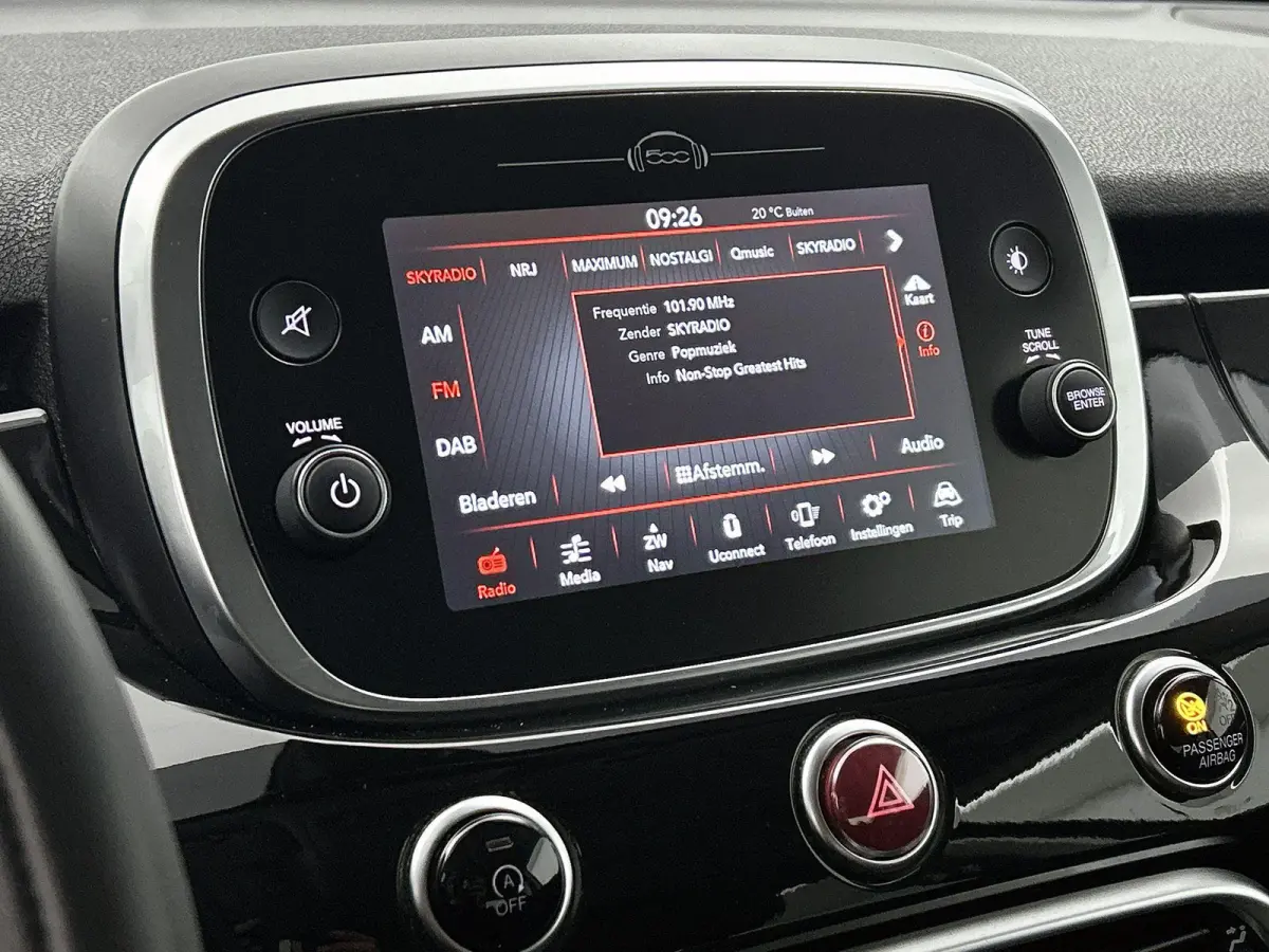 1.3 GSE Lounge | AUTOMAAT | APPLE CARPLAY | ANDROID AUTO | ACHTERUITRIJCAMERA | RIJSTROOKHULP | KEYLESS | HALF-LEDER | ELEKTRISCH VERSTELBARE VOORSTOEL | AIRCO |