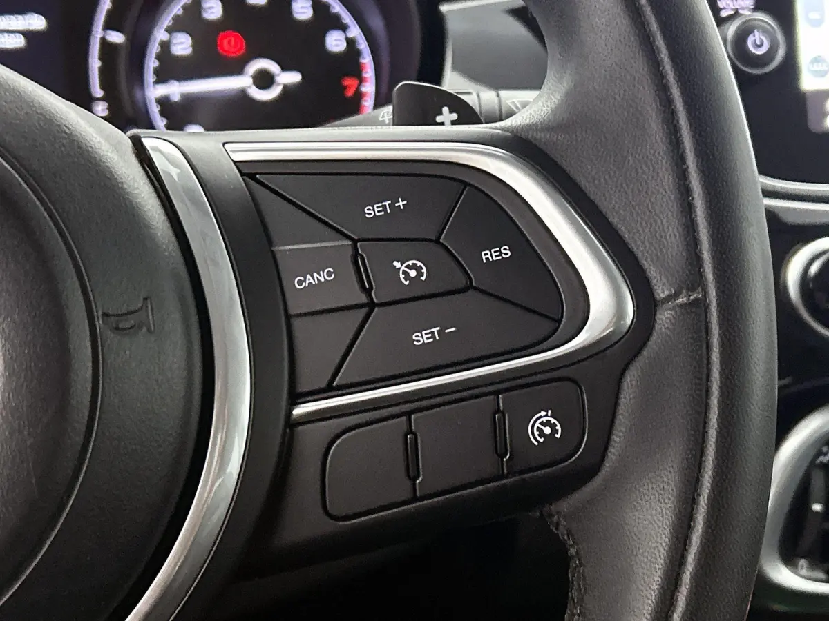 1.3 GSE Lounge | AUTOMAAT | APPLE CARPLAY | ANDROID AUTO | ACHTERUITRIJCAMERA | RIJSTROOKHULP | KEYLESS | HALF-LEDER | ELEKTRISCH VERSTELBARE VOORSTOEL | AIRCO |