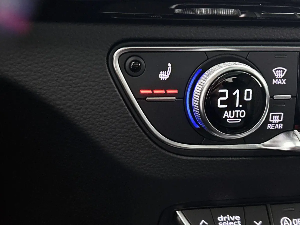 SQ5 3.0 TFSI quattro Pro Line Plus 354 PK | Panoramadak | Bang & Olufsen Sound System | Trekhaak | Dodehoekdetectie | Camera | Stoelverwarming | Optiekpakket zwart |