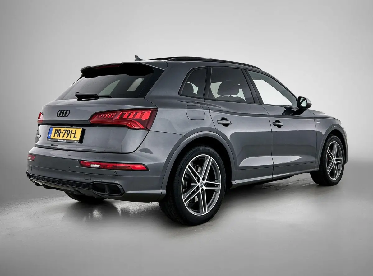 SQ5 3.0 TFSI quattro Pro Line Plus 354 PK | Panoramadak | Bang & Olufsen Sound System | Trekhaak | Dodehoekdetectie | Camera | Stoelverwarming | Optiekpakket zwart |