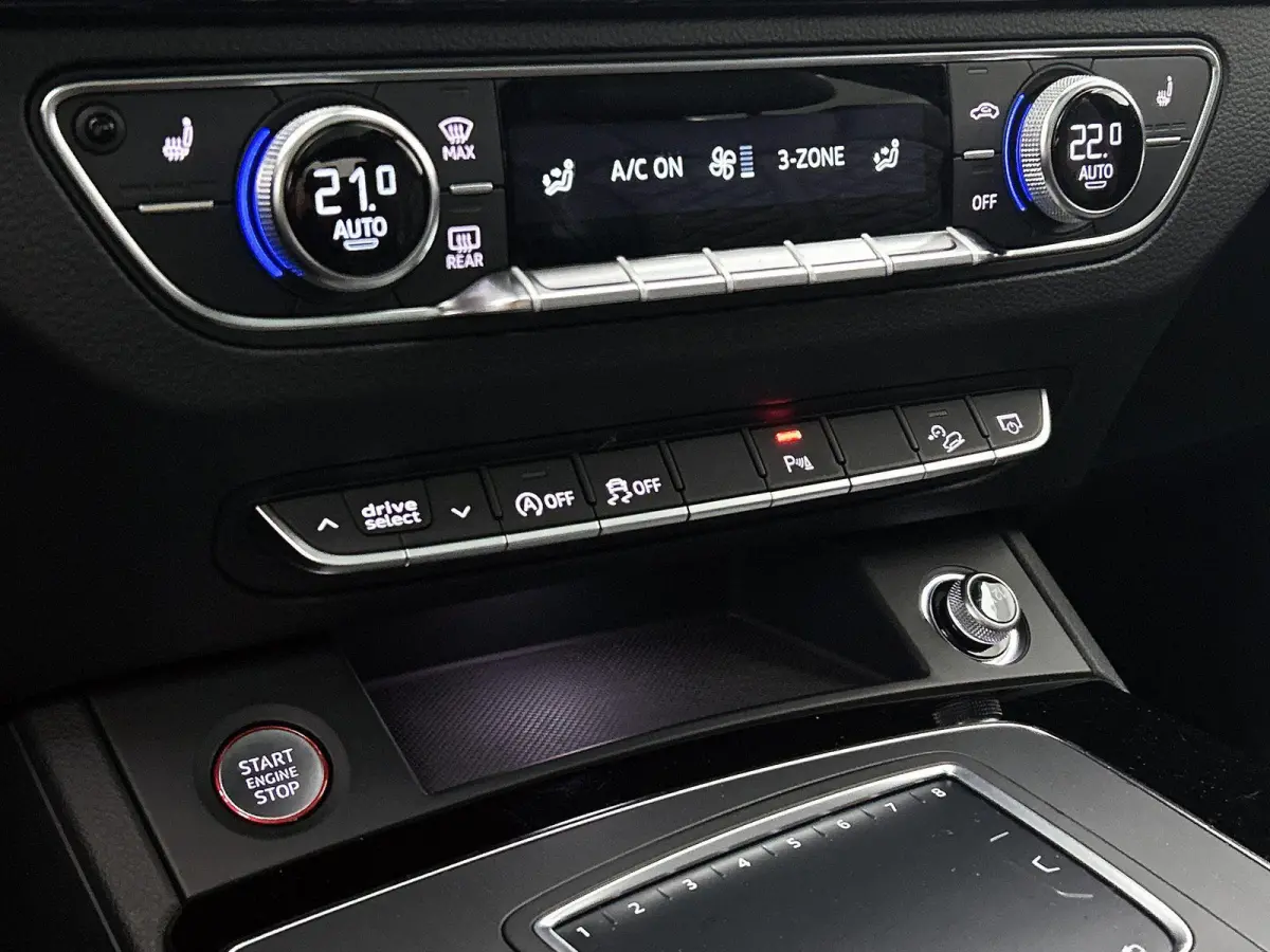SQ5 3.0 TFSI quattro Pro Line Plus 354 PK | Panoramadak | Bang & Olufsen Sound System | Trekhaak | Dodehoekdetectie | Camera | Stoelverwarming | Optiekpakket zwart |