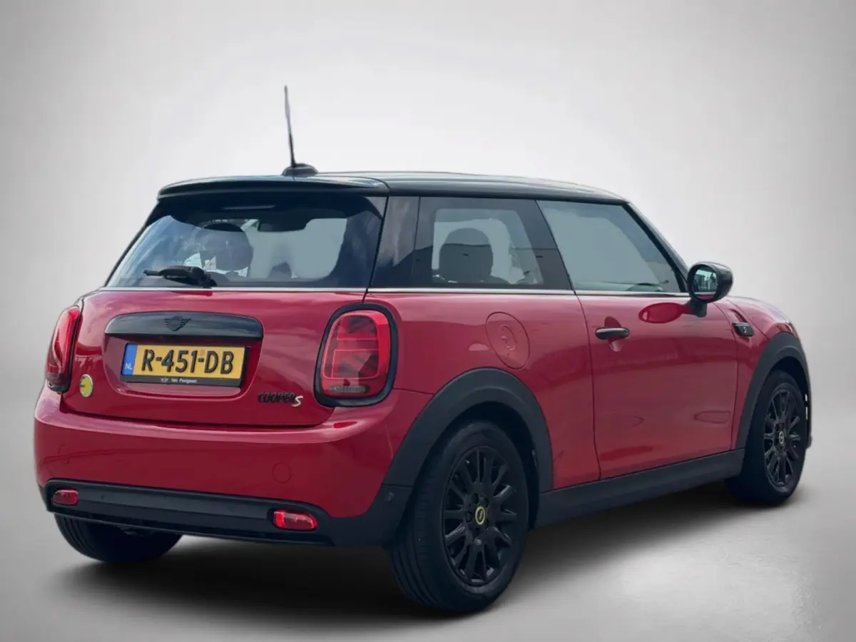 MINI Yours 33 kWh (SoH 96%, NL-auto, 1e Eig, BTW, Camera, Carplay, Climate Con, Navi, Parkeersensor, Etc)
