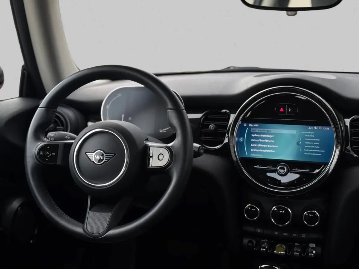 MINI Yours 33 kWh (SoH 96%, NL-auto, 1e Eig, BTW, Camera, Carplay, Climate Con, Navi, Parkeersensor, Etc)