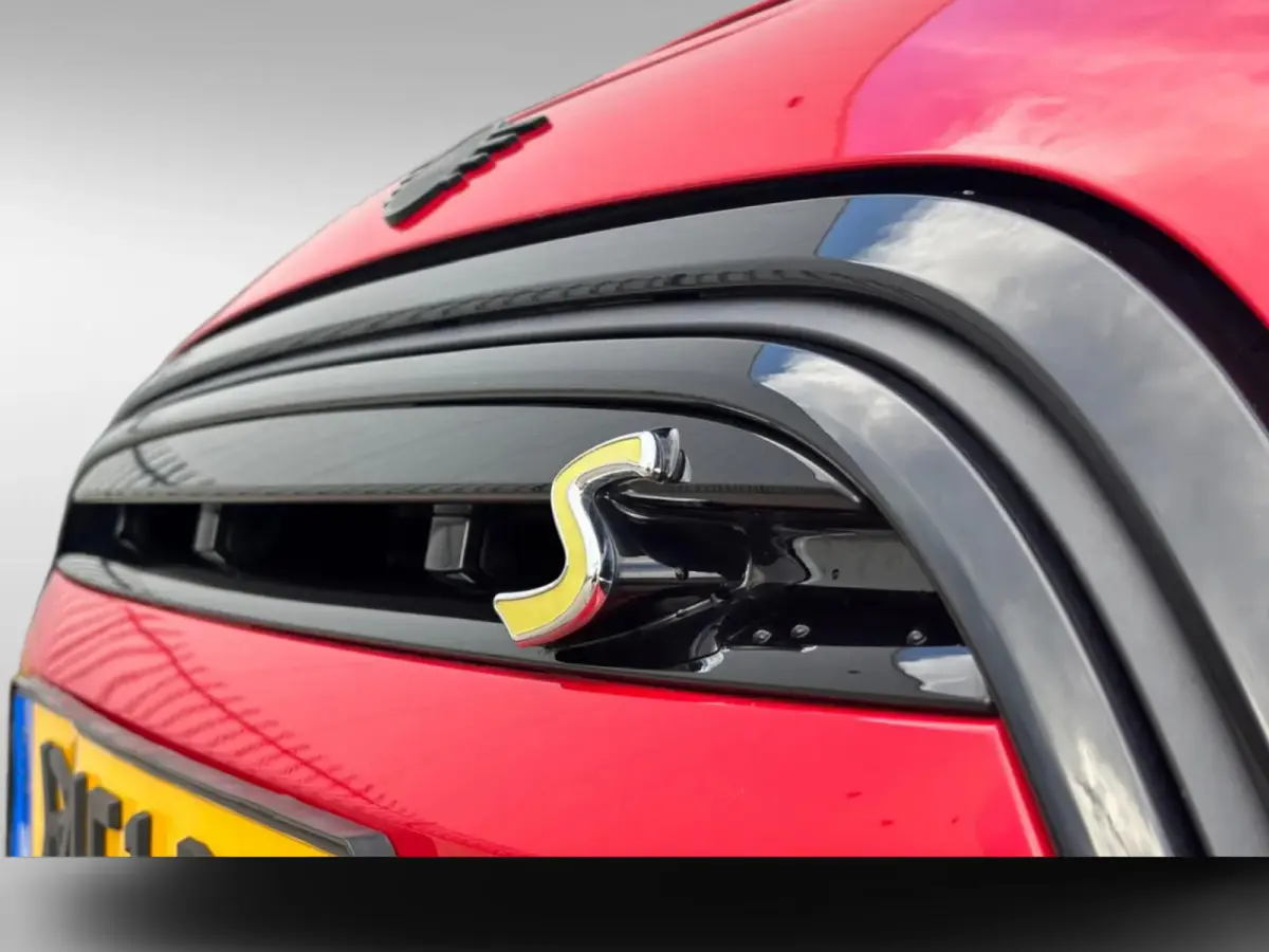 MINI Yours 33 kWh (SoH 96%, NL-auto, 1e Eig, BTW, Camera, Carplay, Climate Con, Navi, Parkeersensor, Etc)