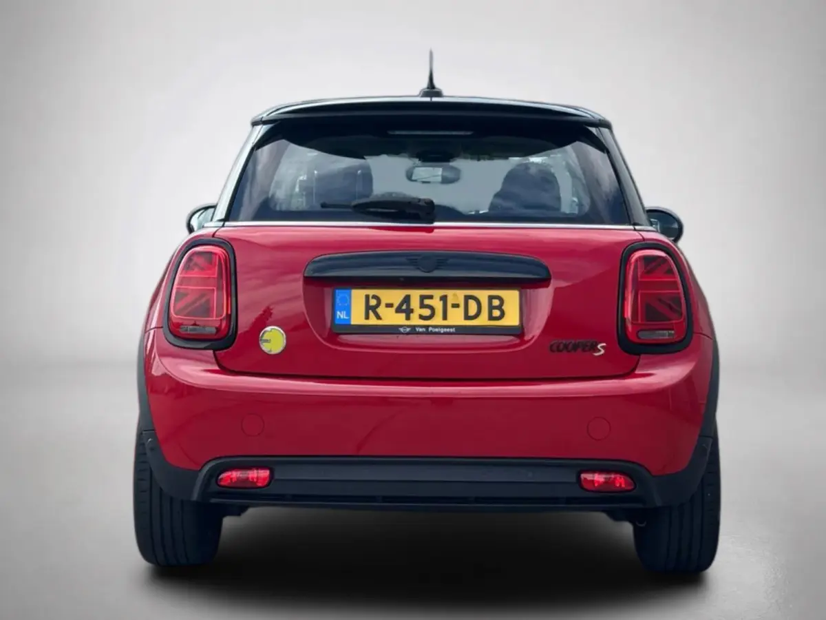 MINI Yours 33 kWh (SoH 96%, NL-auto, 1e Eig, BTW, Camera, Carplay, Climate Con, Navi, Parkeersensor, Etc)