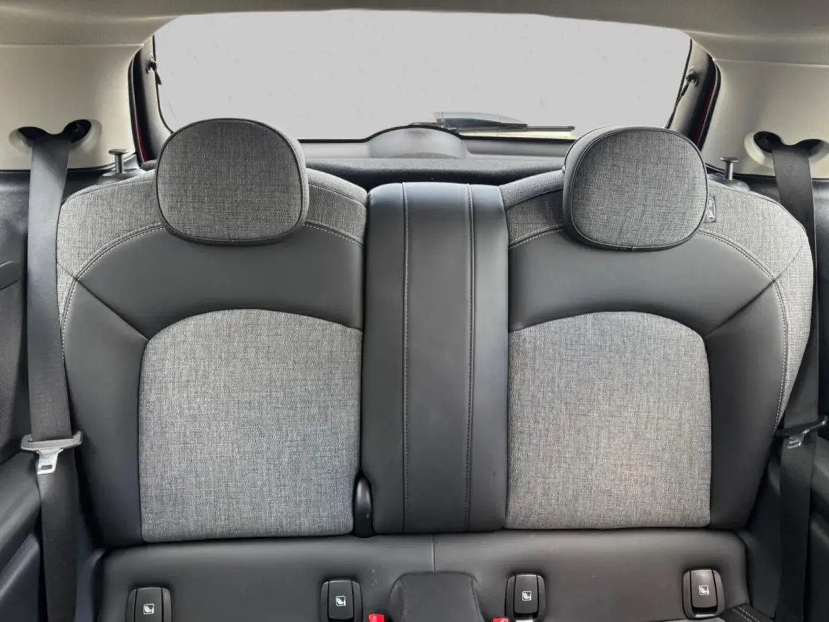 MINI Yours 33 kWh (SoH 96%, NL-auto, 1e Eig, BTW, Camera, Carplay, Climate Con, Navi, Parkeersensor, Etc)