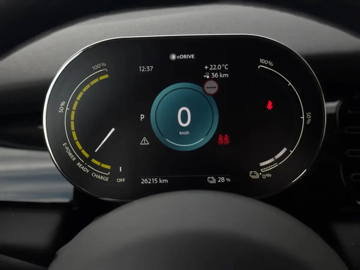 MINI Yours 33 kWh (SoH 96%, NL-auto, 1e Eig, BTW, Camera, Carplay, Climate Con, Navi, Parkeersensor, Etc)