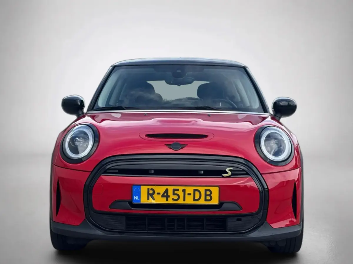 MINI Yours 33 kWh (SoH 96%, NL-auto, 1e Eig, BTW, Camera, Carplay, Climate Con, Navi, Parkeersensor, Etc)