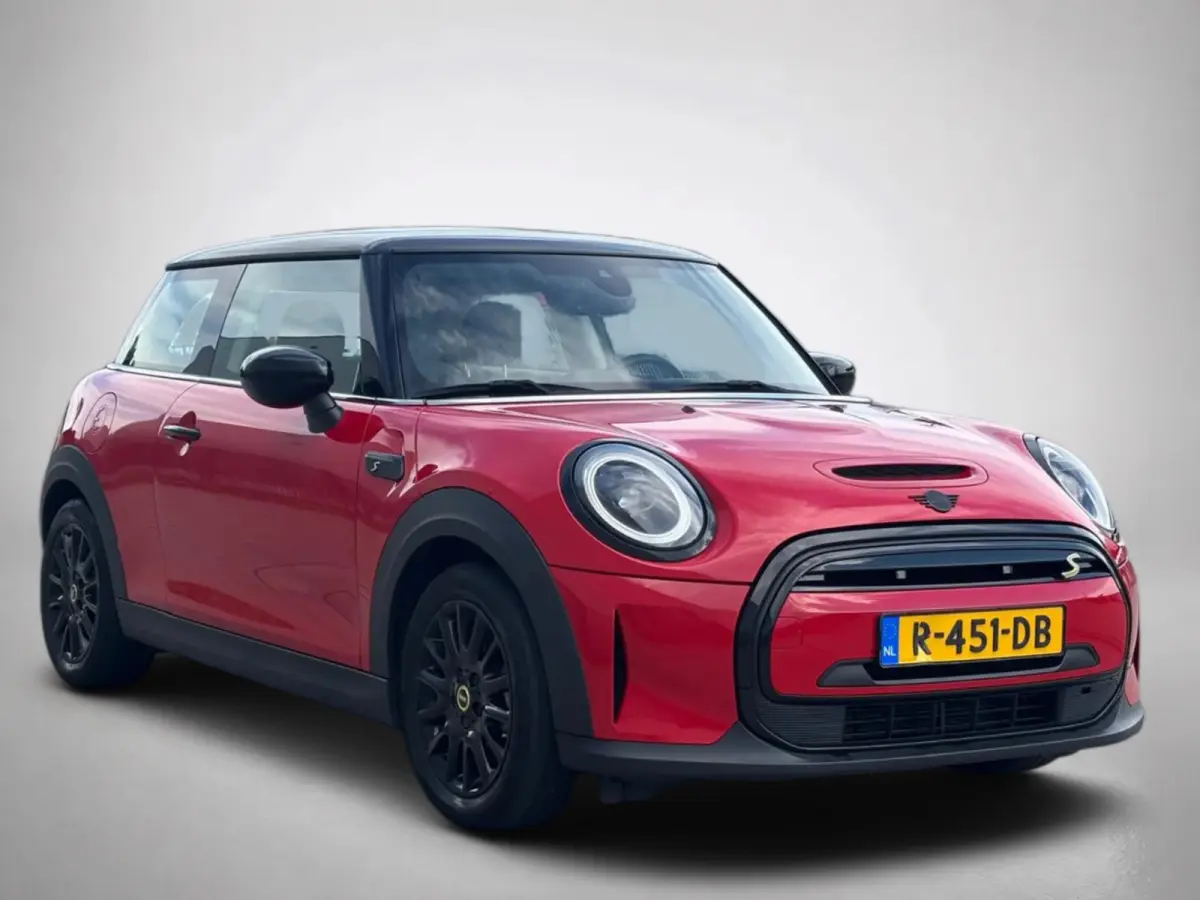 MINI Yours 33 kWh (SoH 96%, NL-auto, 1e Eig, BTW, Camera, Carplay, Climate Con, Navi, Parkeersensor, Etc)