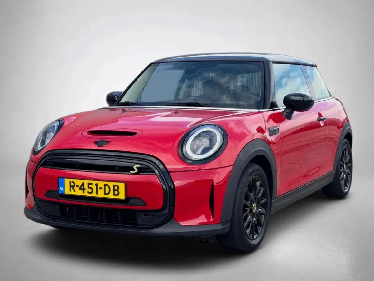 MINI Yours 33 kWh (SoH 96%, NL-auto, 1e Eig, BTW, Camera, Carplay, Climate Con, Navi, Parkeersensor, Etc)