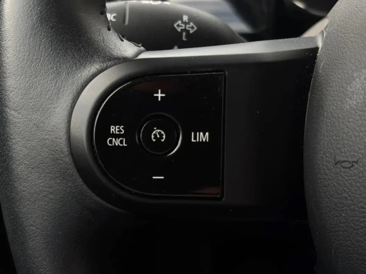 MINI Yours 33 kWh (SoH 96%, NL-auto, 1e Eig, BTW, Camera, Carplay, Climate Con, Navi, Parkeersensor, Etc)