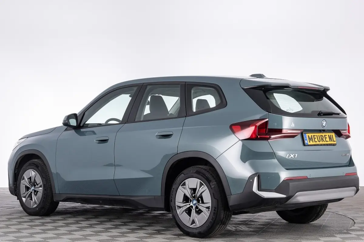 eDrive20 67 kWh | LEDER | Full LED | NAVI | PDC | ECC
