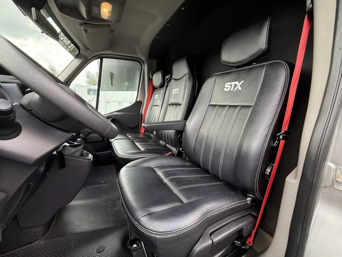 | HORSETRUCK | STX | STALLION 3XL | 2024 | HENGST | 34.508KM | MANUAL | L3 | 3-SEAT | 165PK | LUXE | BELGISCH KENTEKEN