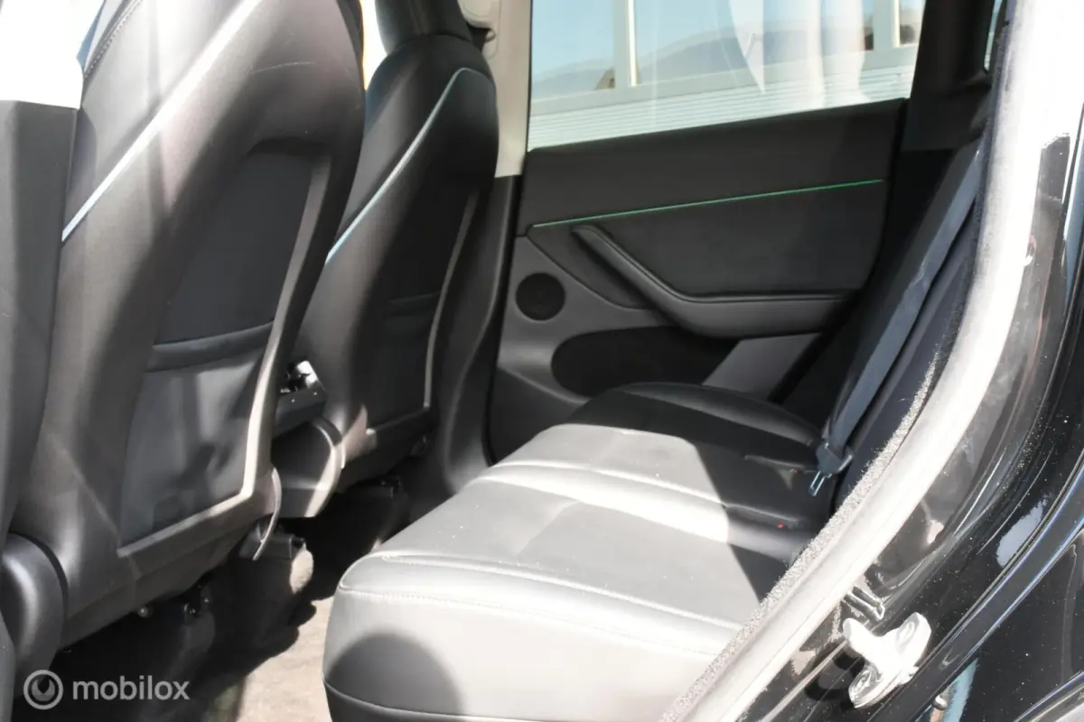 Performance AWD 75 kWh UNIEK!!