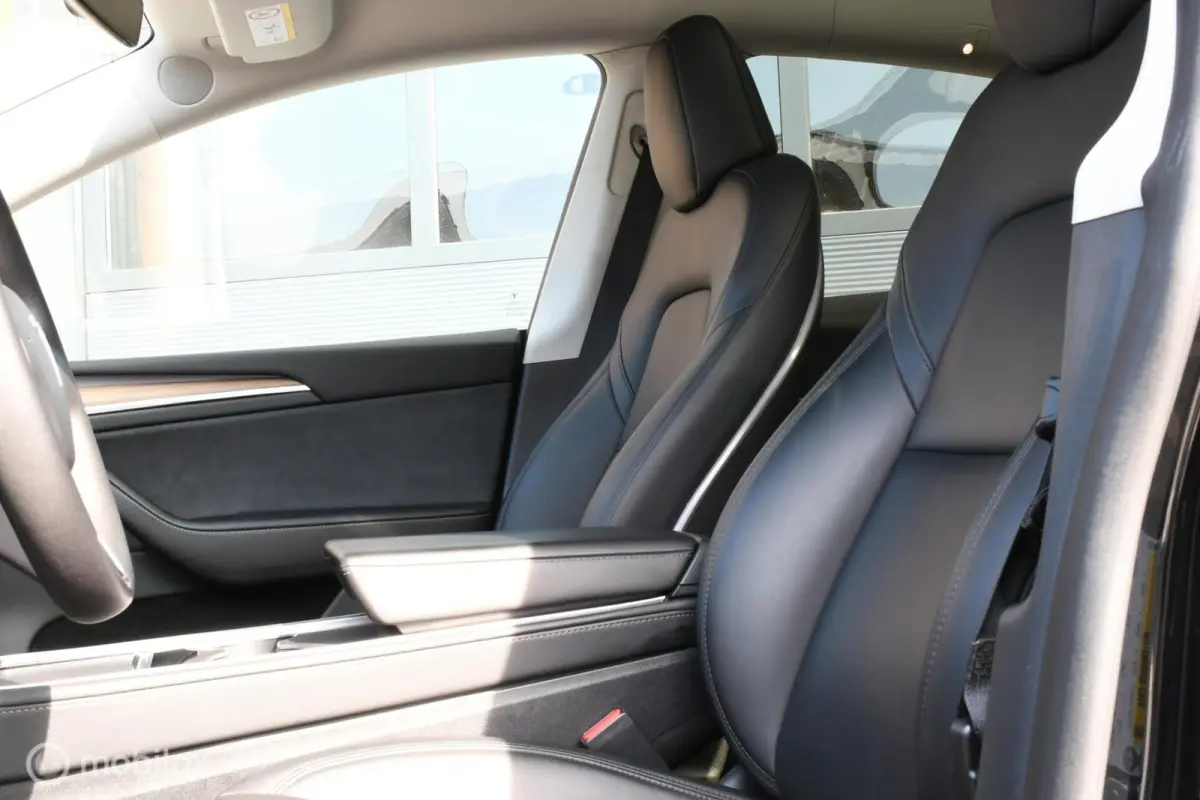 Performance AWD 75 kWh UNIEK!!