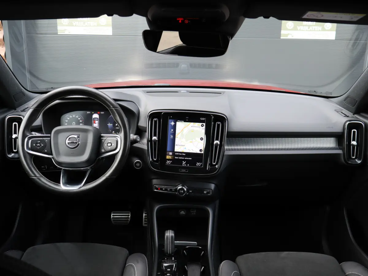1.5 T5 R-Design Trekhaak 1800KG SOH 83% I 1ste eig. I R-Design I Winterpakket I Blis I 19" I Leer I Trekhaak I Carplay I Navi I